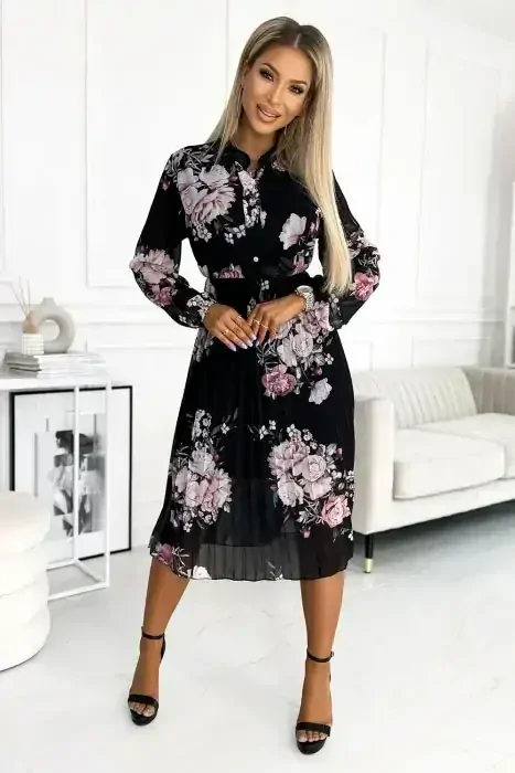 Numoco 449-3 CARLA Plisované midi šaty na knoflíky a dlouhý rukáv - růže na černém pozadí UNI