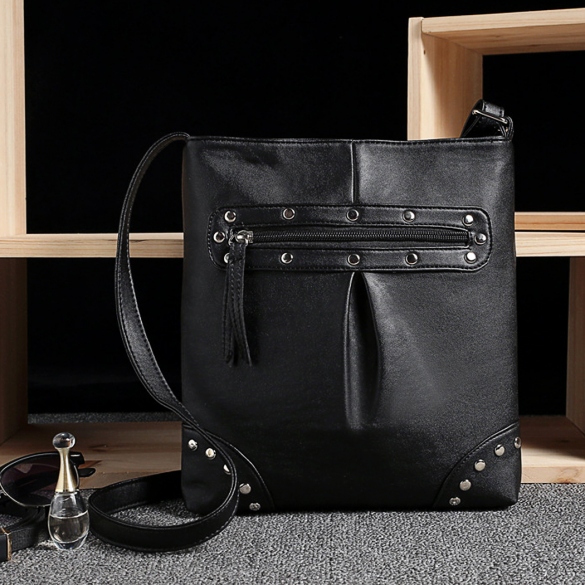 Dámská KABELKA kůže s druky přes rameno CROSSBODY černá 7029742-2