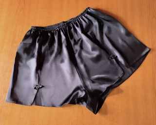 Luxusní dámské saténové kalhotky/šortky 6013-2 černá S 