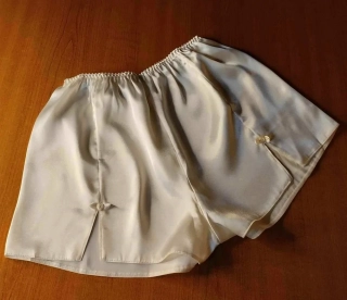 Luxusní dámské saténové kalhotky/šortky 6013-1 smetanová XL