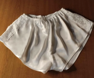 Luxusní dámské saténové kalhotky volné 6014-3 smetanová S / L / XL